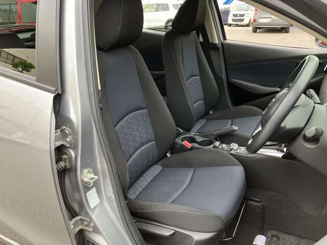 ≪運転席周り≫運転席、助手席も綺麗な状態です（＾＾♪勿論室内クリーニング済みです。