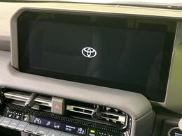 【12.3インチディスプレイオーディオ】スマートフォンと連携が可能な大画面ディスプレイオーディオです。スマートフォンのナビ機能を使用したり、Bluetooth接続で音楽もお楽しみいただけます！