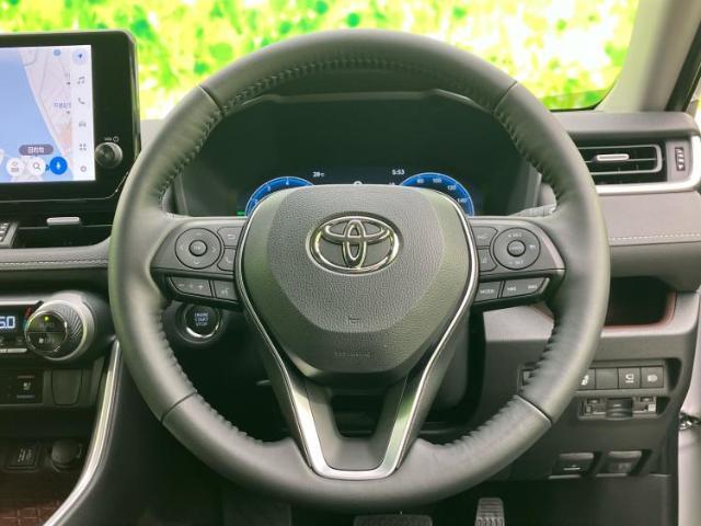 WECARSの展示場では実際に見て、触ってお車をお選びいただけます！知識の豊富な営業スタッフが様々なカーライフをご提案いたします！