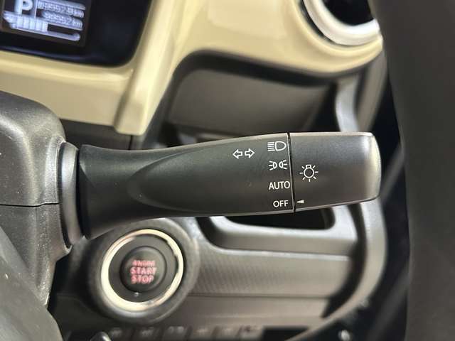 オートライト装備車両です。