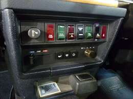 レトロなパーツに交換されています