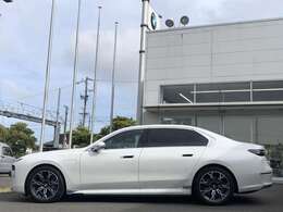 安心と信頼の納車前点検をShizuokaBMWでは全車で実施致しております。納車前100項目点検または、法定12ヶ月点検を全車で実施しております。点検・整備費用はもちろん、車両本体価格に含まれております。