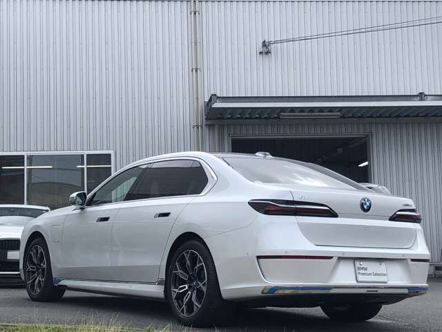 BMW Premium Selection保証では、ご購入後2年間に渡り走行距離無制限で、エンジン・ブレーキ・ミッション等のメイン部分に関しまして、万が一修理・整備が必要になりました際に部品・工賃無料にて対応いたします。