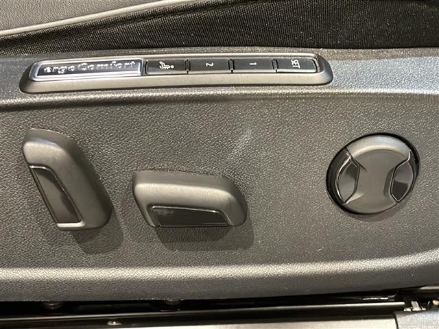 【運転席】メンテナンスパックはご購入時だけのお得な点検・整備パック(有償)。点検コースと車検コースがございます。詳しくは店舗コーディネーターまでお問い合わせ下さい。