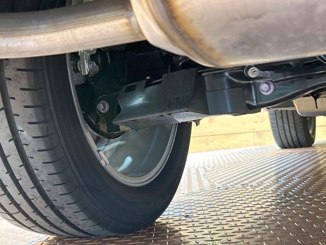 お車を安心してお乗りいただく為には、足回りの定期点検が欠かせません。サービスサポート（有償保証）では無料点検もご提供しており、安心のカーライフをお過ごしいただけるサポート体制が整っています。