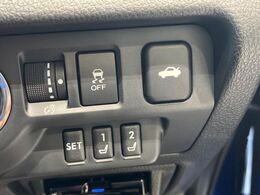 【メモリー機能付きパワーシート】ドライバーごとに設定したシート位置を記憶して、ボタン一つで切り替えできる便利な機能！運転する方が複数名いらっしゃるご家庭におすすめです♪