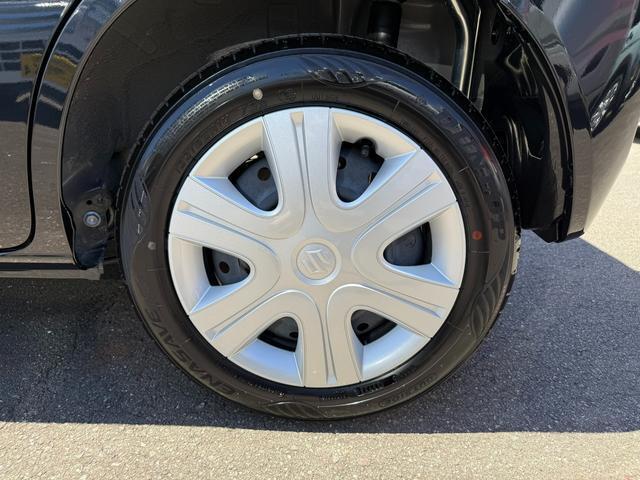 車両のリヤ部分のタイヤホイールの様子です。