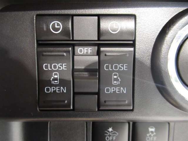 リアのドアは左右とも自動で開閉します。どちら側からでも乗降性に優れます。力の少ない方が開閉するのに苦労しませんね。