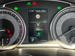 メーターパネル中央のカラー液晶インフォメーションディスプレイは車両の様々な情報を切り替えて表示する事が可能！