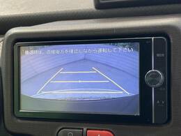 【バックカメラ】駐車時に後方がリアルタイム映像で確認できます。大型商業施設や立体駐車場での駐車時や、夜間のバック時に大活躍！運転スキルに関わらず、今や必須となった装備のひとつです！