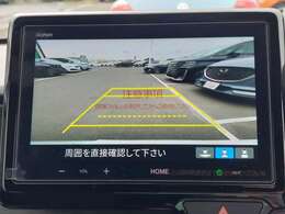 【バックモニター】後ろのカメラの映像をモニターに映し出すことができます！後方の見えない死角や、障害物との距離感をしっかり確認することができます！駐車が苦手な方におすすめです。
