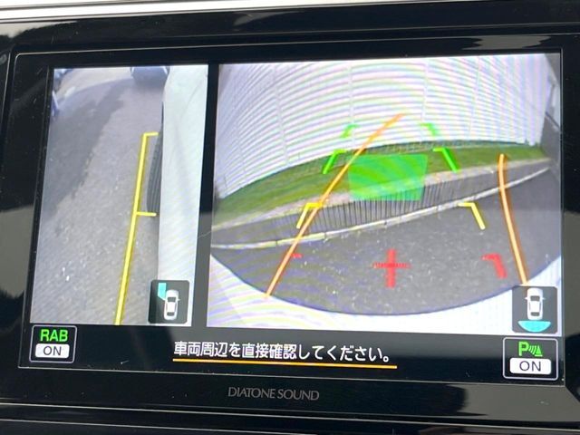 【サイド＆バックカメラ】停車・駐車時に死角になりがちな運転席から見えづらいサイドとリアの障害物を確認できます！雨天時や夜間などは特に活躍してくれるアイテムです。
