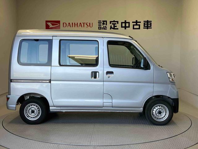 車両右側面からの写真になります。車をご覧になりたい時はお気軽に最寄りの店舗へご相談下さい。
