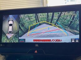 【パノラミックビューモニター】専用のカメラにより、上から見下ろしたような視点で360度クルマの周囲を確認することができます☆死角部分も確認しやすく、狭い場所での切り返しや駐車もスムーズに行えます。