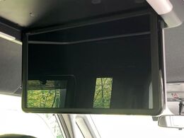 【15型フリップダウン】大画面モニターで後席でもエンタメをお楽しみいただけます。家族や友人とお出かけする機会が多い方に大人気です♪