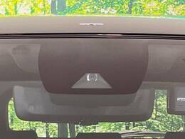 【トヨタセーフティセンス】走行中に前方の車両等を認識し、衝突しそうな時は警報とブレーキで衝突回避と被害軽減をアシスト。より安全にドライブをお楽しみいただけます。