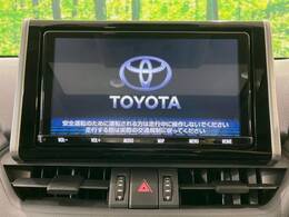 【純正ナビ】人気の純正ナビを装備しております。ナビの使いやすさはもちろん、オーディオ機能も充実！キャンプや旅行はもちろん、通勤や買い物など普段のドライブも楽しくなるはず♪