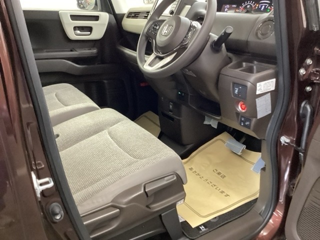 シートはフィット性も良く、楽な運転姿勢を保てます。
