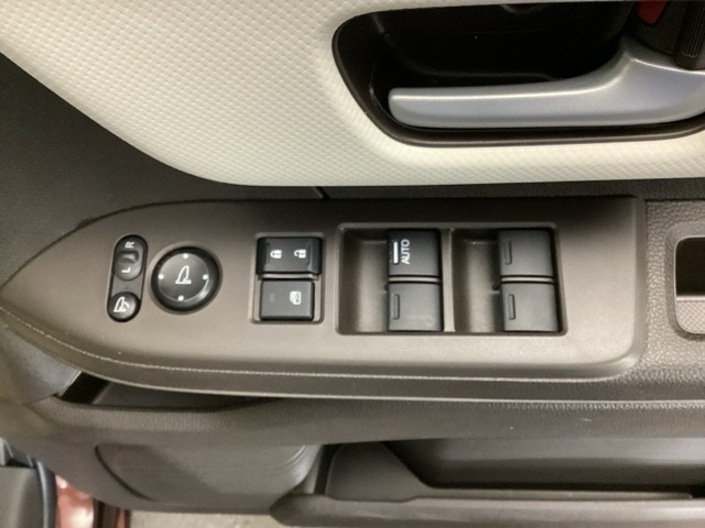 ドアスイッチもシンプルで、使いやすさを考え設計されています。