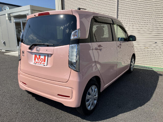 【当店のこだわり】入庫後のお車は選任スタッフによる細部清掃を実施しております。足回り、エンジンルーム、室内、室外を隅々まで綺麗にしております。展示車はピカピカです。全国配送も可能ですのでご相談下さい！