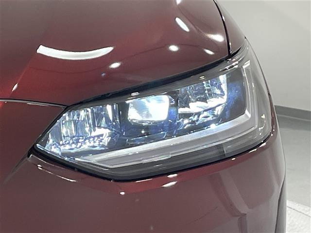 【オートLEDヘッドライト】オートライト機能で消し忘れなし。ハロゲンヘッドランプより明るく遠くを照射。視認性、スタイリッシュな白色光が魅力です。