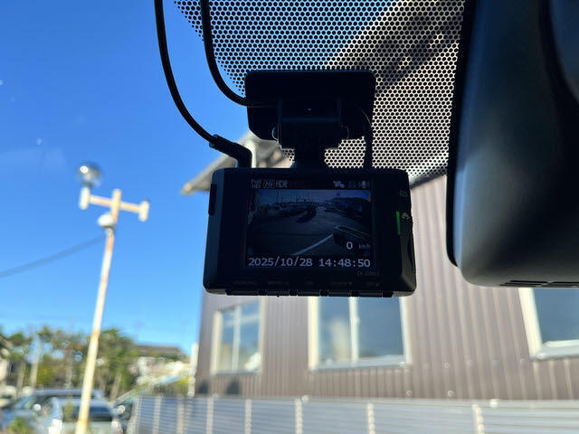 購入されたお車は担当者が車内車外と清掃してお渡しになりますが、有料でボディコーティングやホイル足廻り洗浄などもご用意しておりますのでお気軽にご相談ください！！