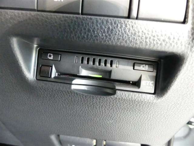 ETC車載器付きです。高速道路の料金所もスムーズに通過できます。