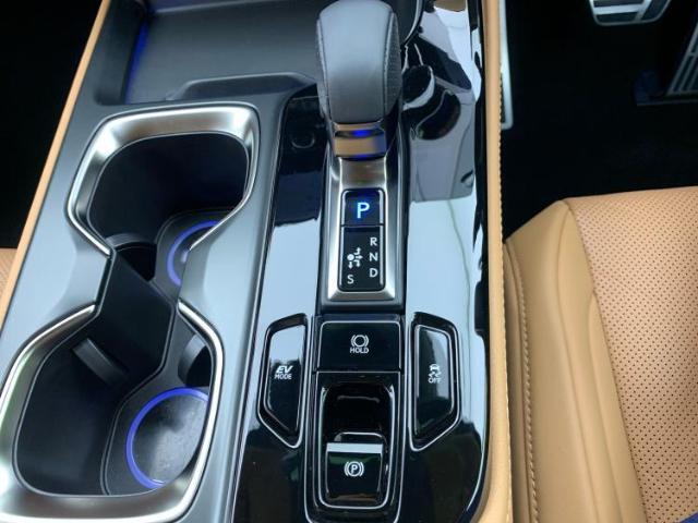 国産車から輸入車まで多様なお客様のニーズのお応えできるように、全国規模で豊富な在庫展開！車のことならWECARSへ！
