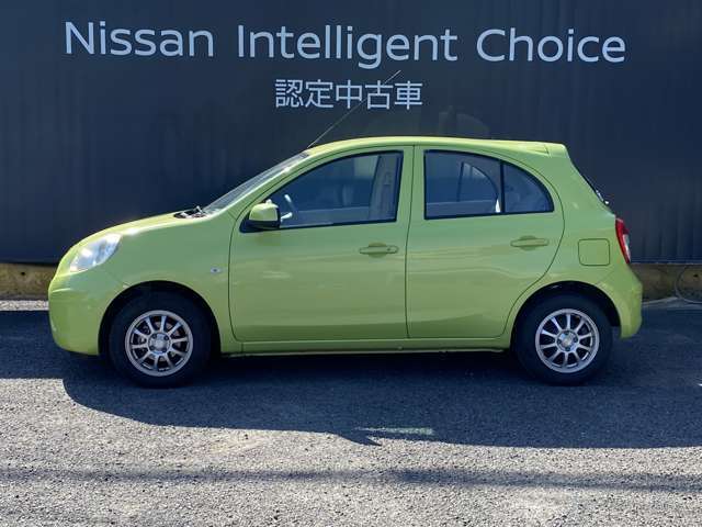 マーチの横からの画像になります。当店は全車　整備・保証付なので安心してご検討頂けます。
