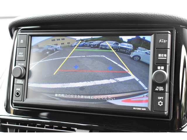 バックカメラ装備。駐車が苦手な方には欠かせません。