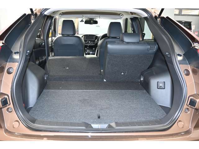 日常のお買い物には充分なトランクスペース◆◇積み下ろしもラクラクでショッピングに役立ちます