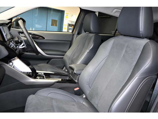 ゆったり包み込むようなフロントシート！長距離運転の疲労も軽減してくれます！