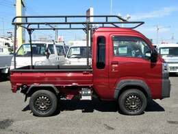 HARDCARGOキャリアで見た目のインパクトもバッチリ！ミリタリー感やアウトドアユースなど、車両の個性を引き立てる斬新でカッコいいデザインが魅力です♪