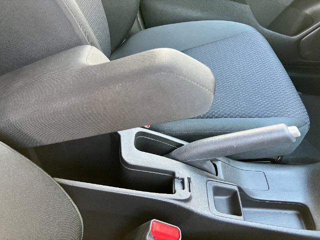 アームレスト付センターコンソールボックス