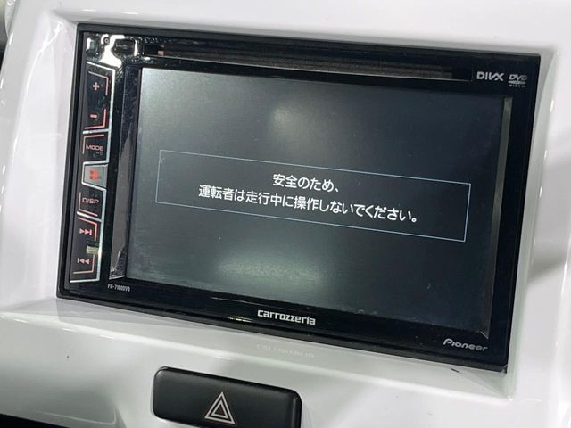 【ディスプレイオーディオ】視認性が高いディスプレイ付きオーディオを装備♪操作性も良好で直感的なソース選択が可能です。