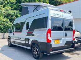 トリプルサブバッテリー　走行充電　外部充電・電源　1500Wインバーター　シンク　コンロ　冷蔵庫　電子レンジ　TV　FFヒーター　温水ボイラー　シャワー　トイレ　サイドオーニング　ポップアップルーフ