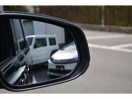 ■ブラインドスポットモニター装備！車線変更の際に、死角に車などがいないか検知してくれるありがたい機能です！