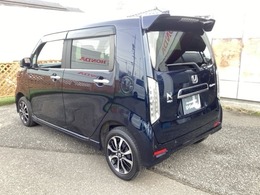 自社整備工場で点検整備をおこなってからお渡ししています。車検が残っている場合は『12ヶ月点検整備』を、車検整備付きの場合は『車検整備』をおこないます。整備費用は車両本体価格に含まれています。