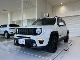 ホワイト色ですので、ボディコーティングをお勧めいたします。施工することで光沢に差が出ます。別途プラン料金を参照ください。