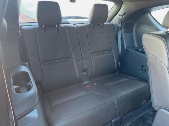 3列目シートはもちろん状態良好☆大人でもゆったりと座って頂けますので、大人数でのお出かけもラクラクです♪ご家族で、気の知れた仲間で、ドライブに行くのが楽しみですね♪