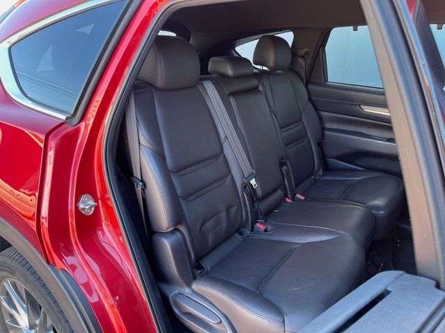後部座席も気になるようなキズ・汚れやへたり等、大きなダメージはなく、良好な状態です。