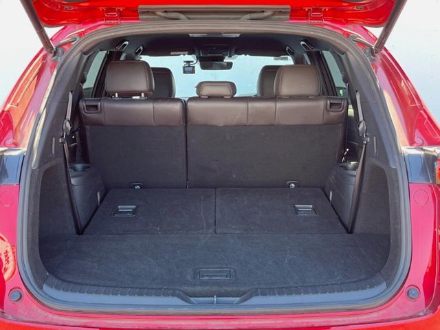 床下収納式のサードシートです。座席部分をコンパクトに収納でき、広大な荷室スペースとしてお使いいただけます！乗車人数や荷物の量など利用シーンに合わせて3列目を有効活用でき、とっても便利♪