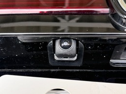 バックカメラも装備しております。駐車が苦手な方でもご安心下さい！
