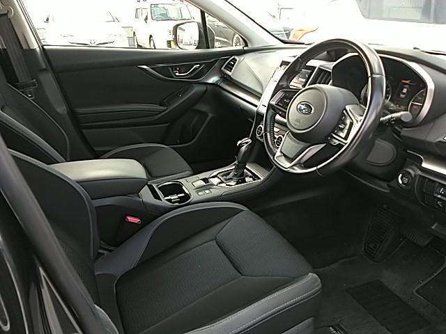 フロントシートしっかり体をホールドしてくれます。