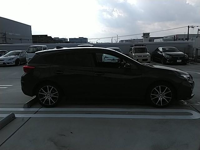 ボディサイズは長さ446cm×幅177cm×高さ148cmです。