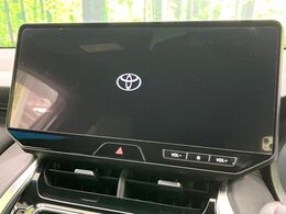 【12.3インチディスプレイオーディオ】スマートフォンと連携が可能な大画面ディスプレイオーディオです。スマートフォンのナビ機能を使用したり、Bluetooth接続で音楽もお楽しみいただけます！