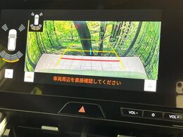 【バックカメラ】駐車時に後方がリアルタイム映像で確認できます。大型商業施設や立体駐車場での駐車時や、夜間のバック時に大活躍！運転スキルに関わらず、今や必須となった装備のひとつです！