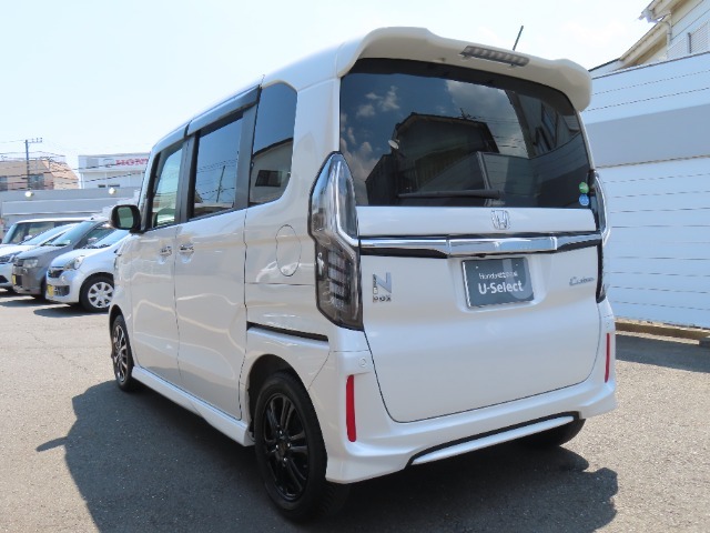 当社の優秀なスタッフがしっかり点検整備をさせていただいてからご納車いたします！さらに！ワイパーゴム、エレメント、エアクリーナーを新品交換させて頂いています！