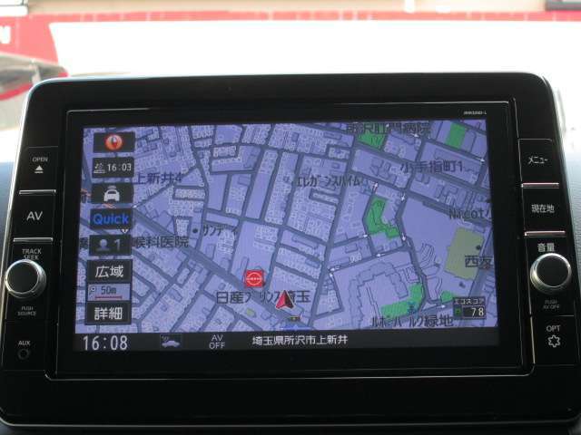 9インチの純正メモリーナビを装備しております。