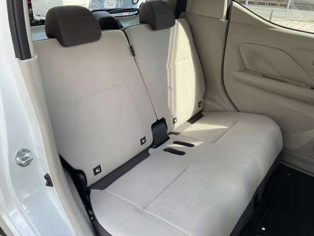 後ろの人もゆったり快適に乗れますよ！！もちろん内装も綺麗です